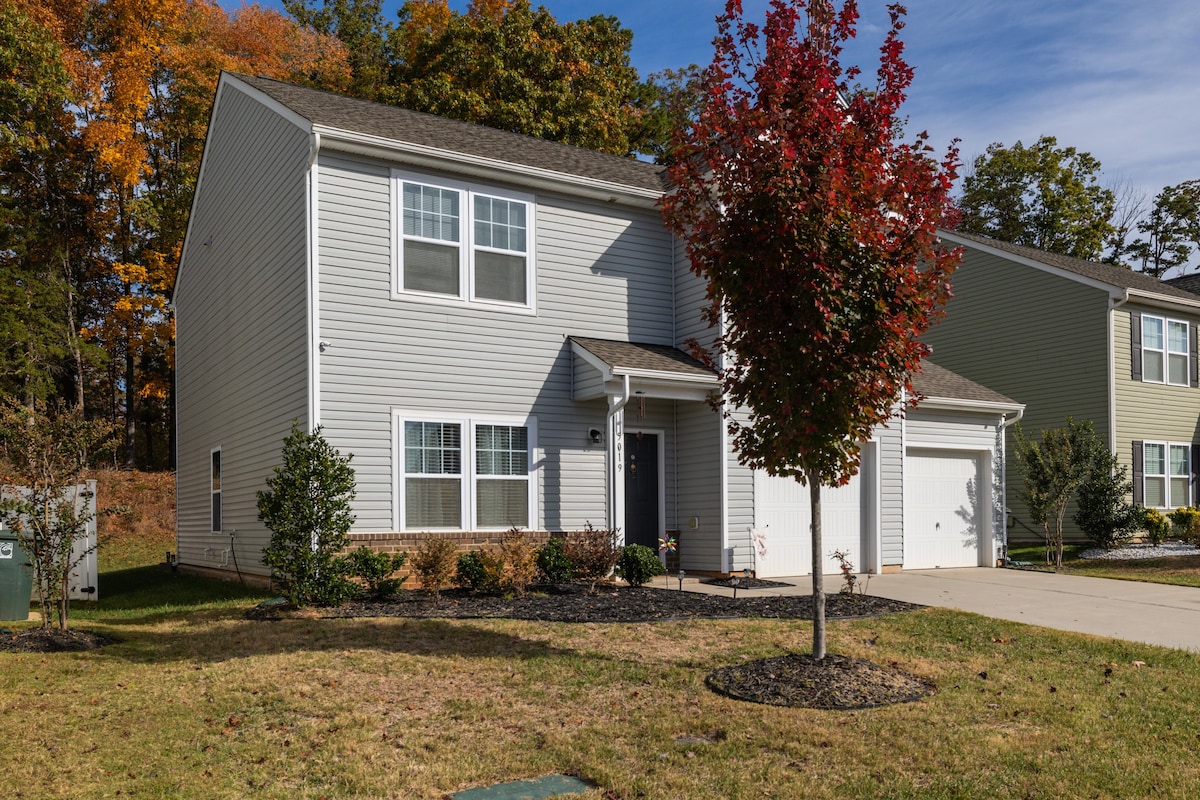 Charming & Cozy house in Greensboro.