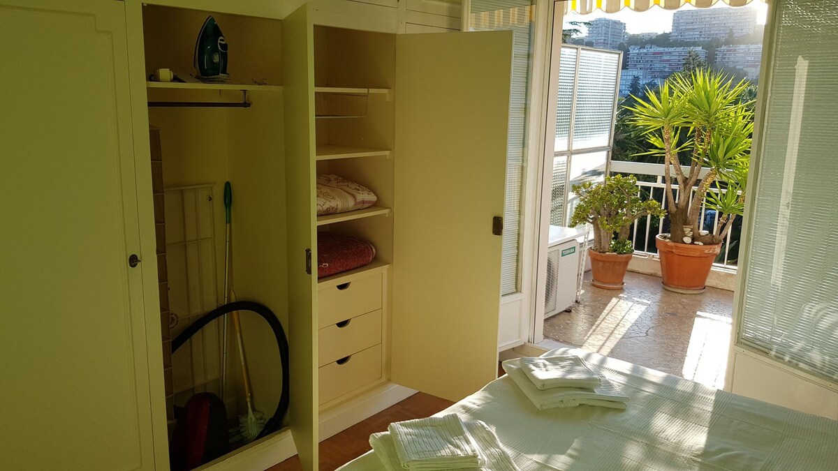 Penthouse, Seaview, A/C, 5 min to sea, Parking,