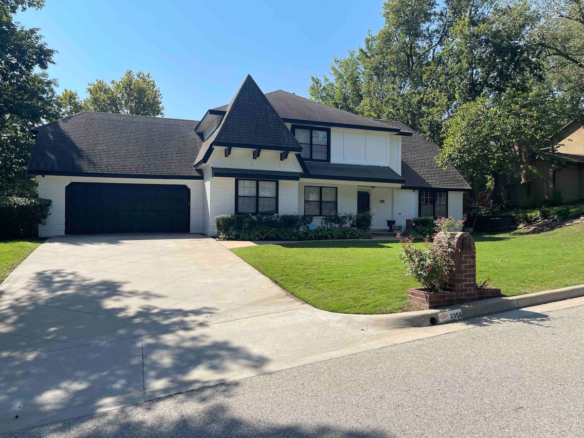 South Tulsa Luxury home with pool