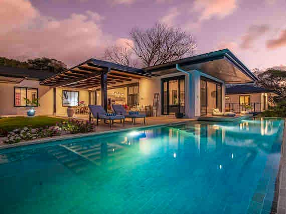 Super luxury villa with infinity pool
