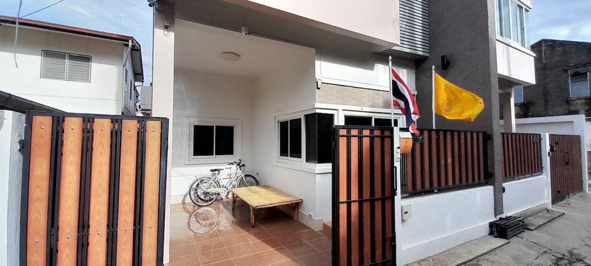 Beautiful Clean Family Home Central BKK Book Now!