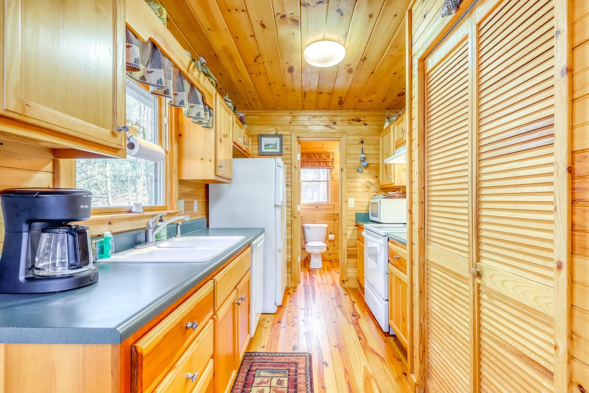 Lovely dog-friendly cabin w/ wood-burning stove, private hot tub, & free WiFi!