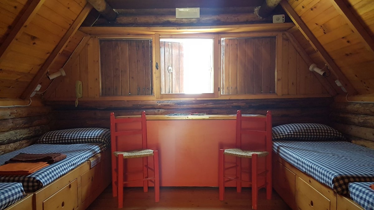 位于Alta Val Nure 1000米的绿色舒适木屋
