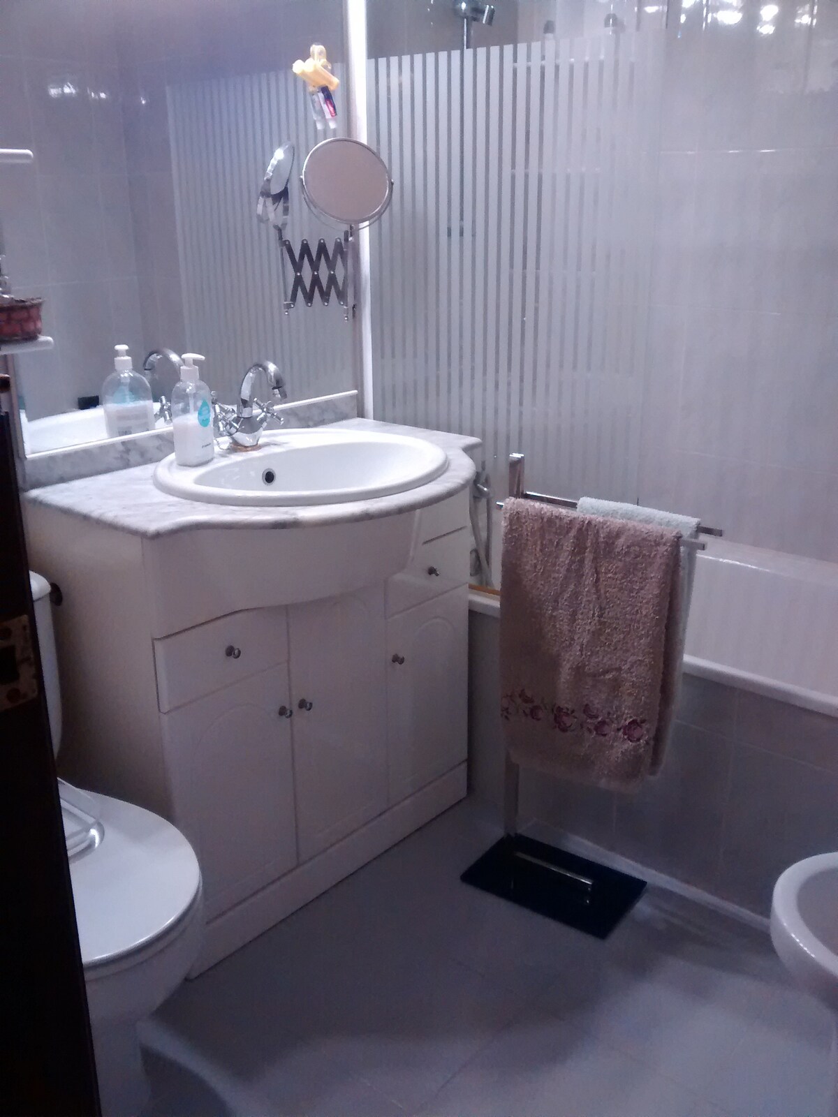 Habitación y baño Privado Metro 5 paradas Valencia