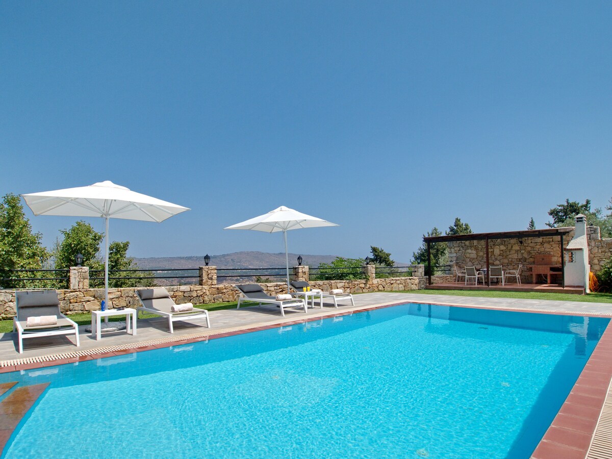 Villa Avra, Vrisses, Crete - Beautiful Setting