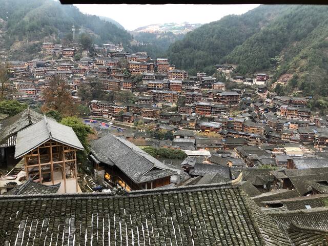 「村上村树」苗寨全景1.8米大床榻榻米靠近苗王家原生态吊脚楼