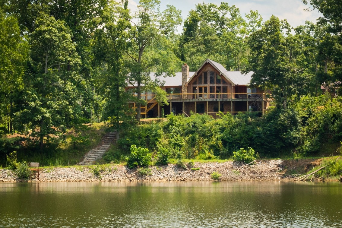 WATER IS LIFE!  Waterfront luxury  on TN River