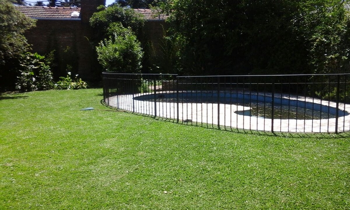 Casa en Ranelagh, Golf club, con piscina y parque.