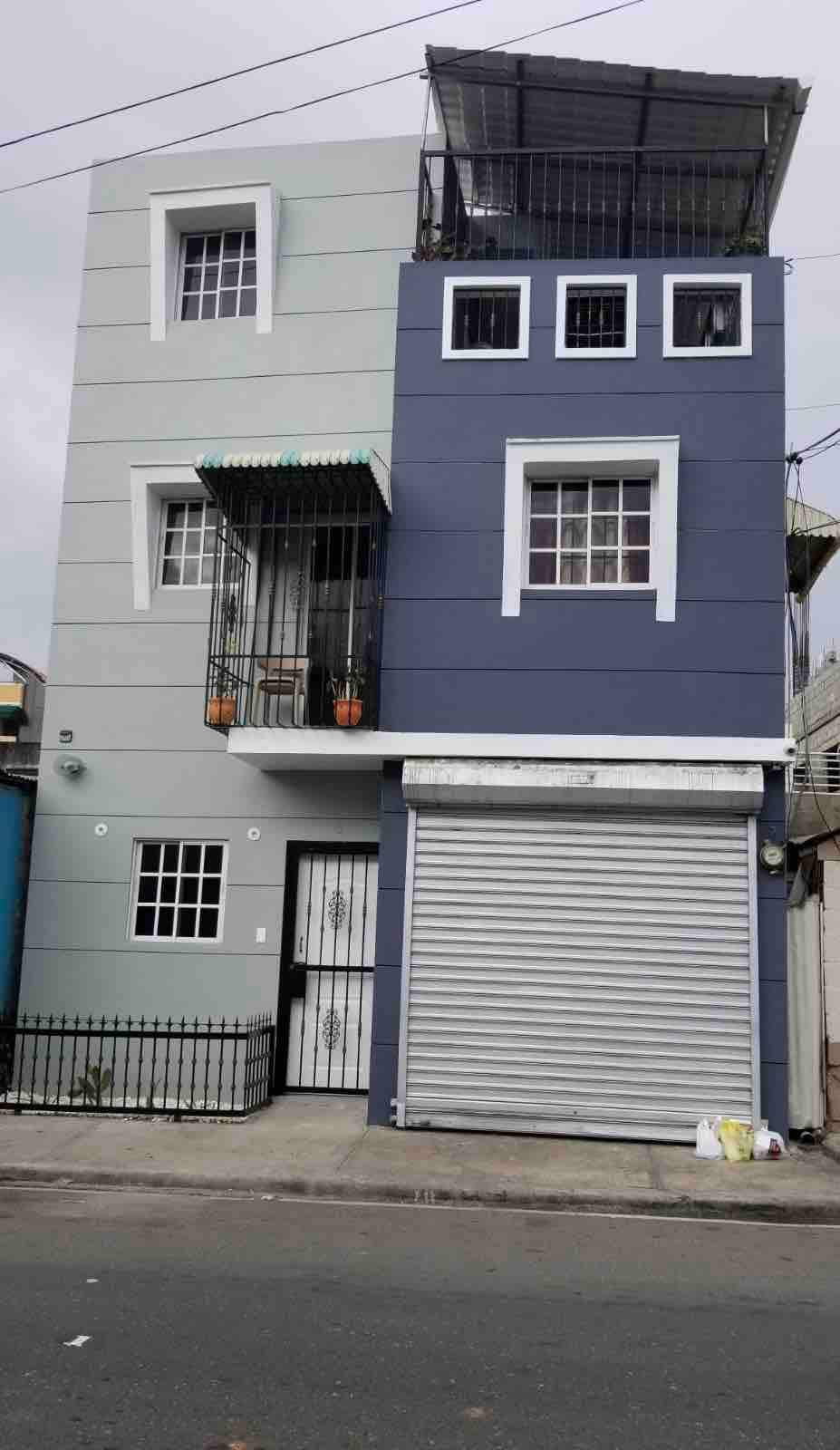 Dinámica casa con terraza en la ciudad