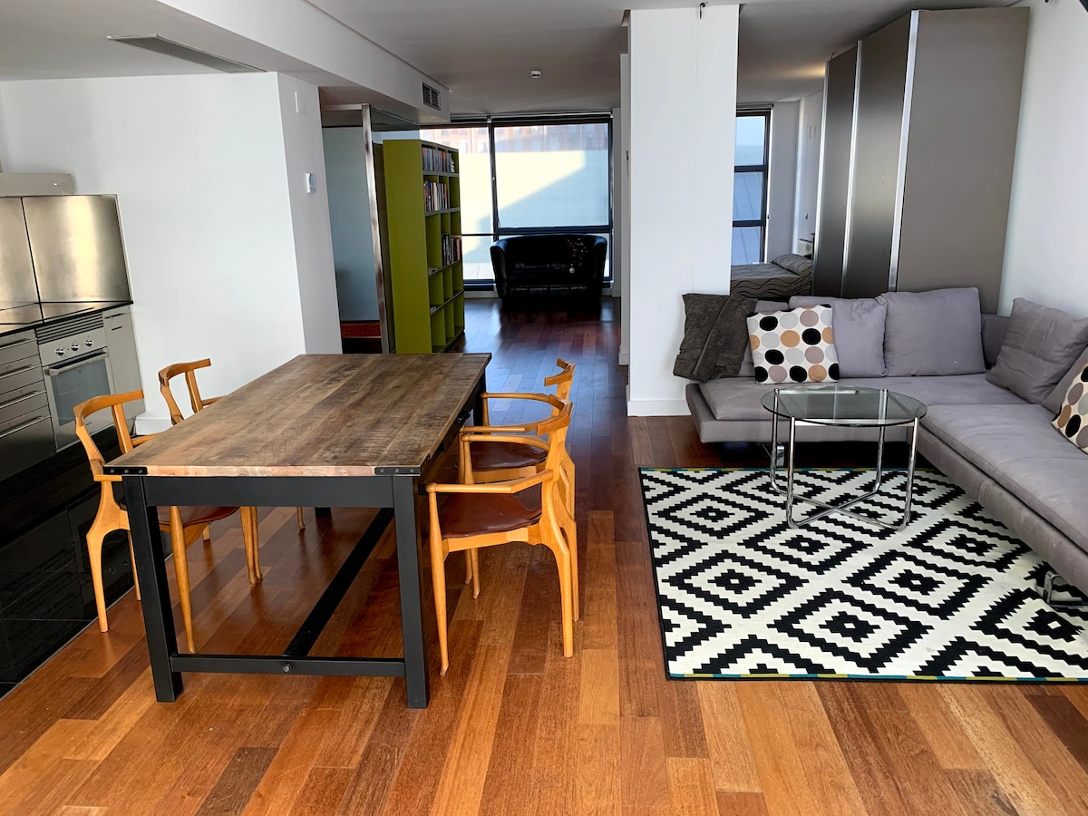 Loft with terrace and parking in a quiet street