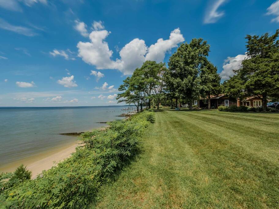 enjoy your summer holiday by the potomac river