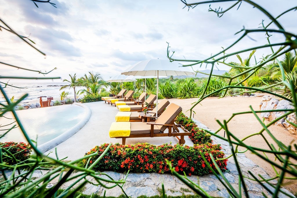 Villa Milagro - Your Own Private Beachfront Oasis