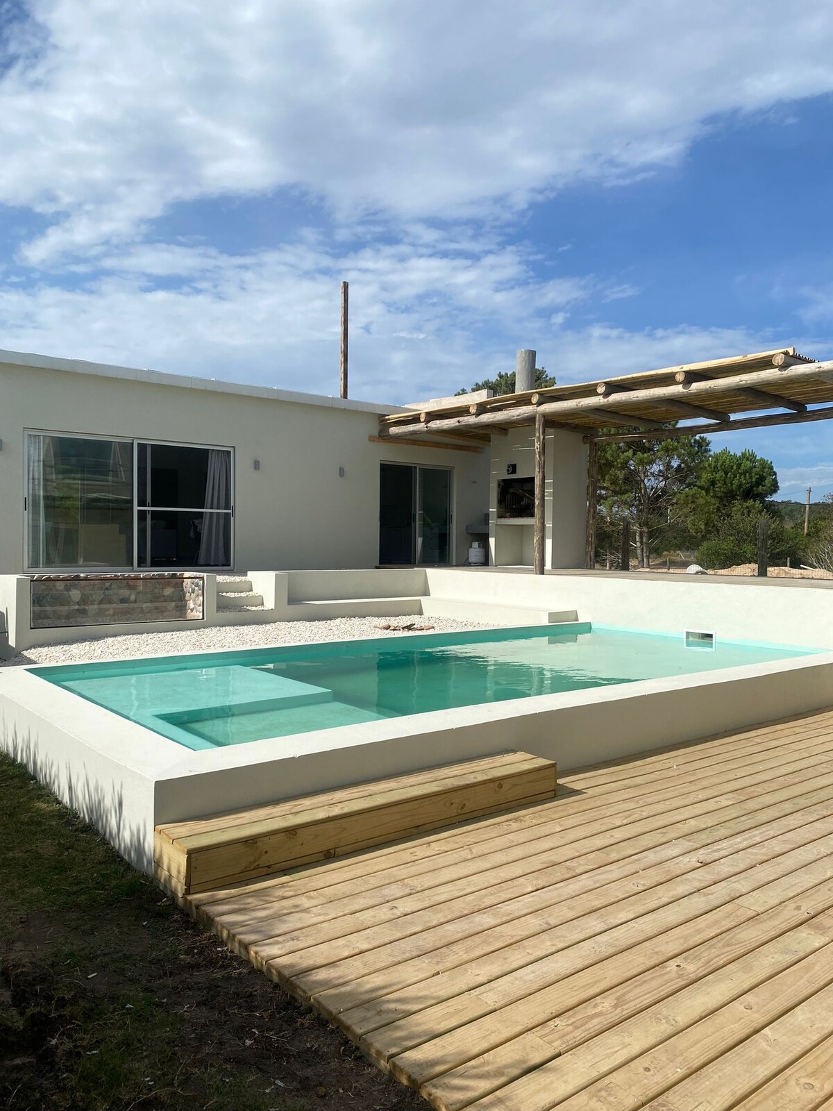 imperdible casa a pasos del mar y hermosa piscina