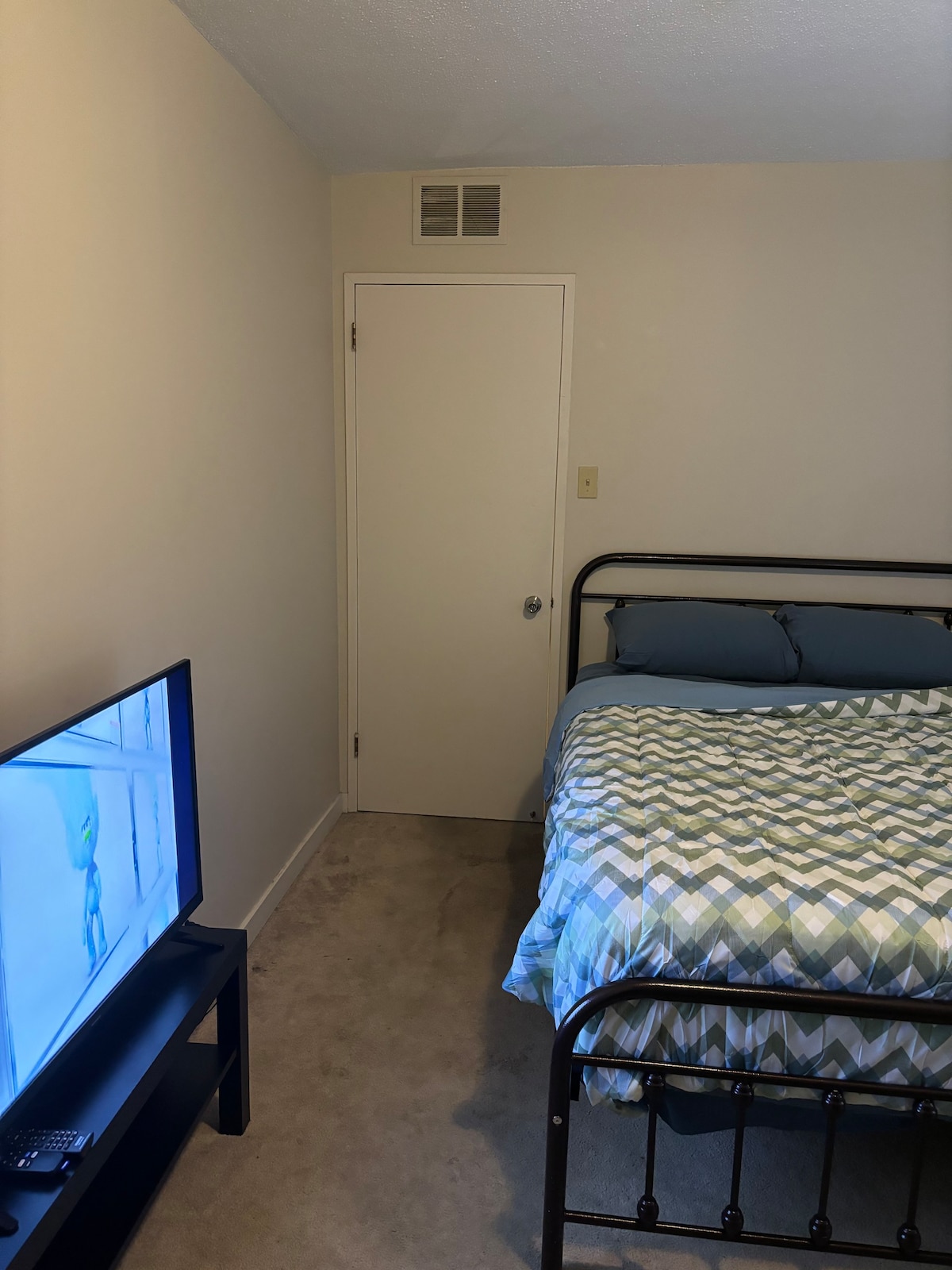 “Private Downtown Room in a two bedroom apartment”