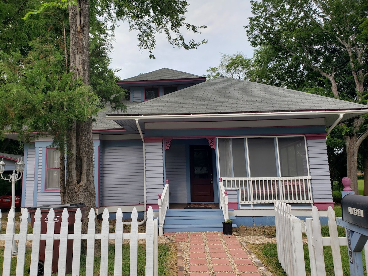 Elegant Victorian on 2 acres