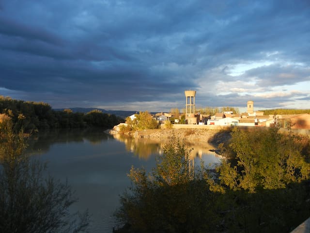 Cabañas de Ebro的民宿