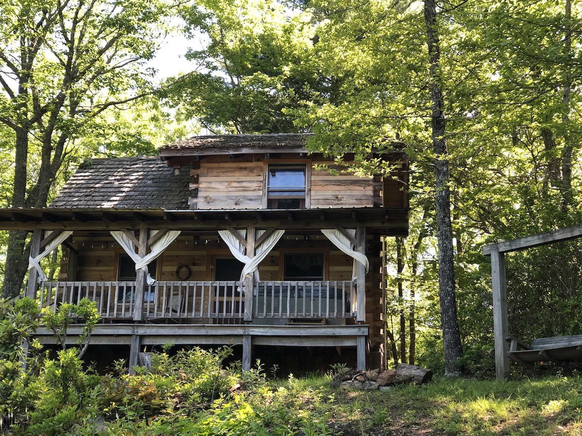 老式景观……带热水浴缸-搅拌机Roost BnB的独立小屋