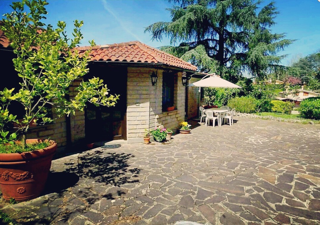 Cottage con giardino privato vicino Roma