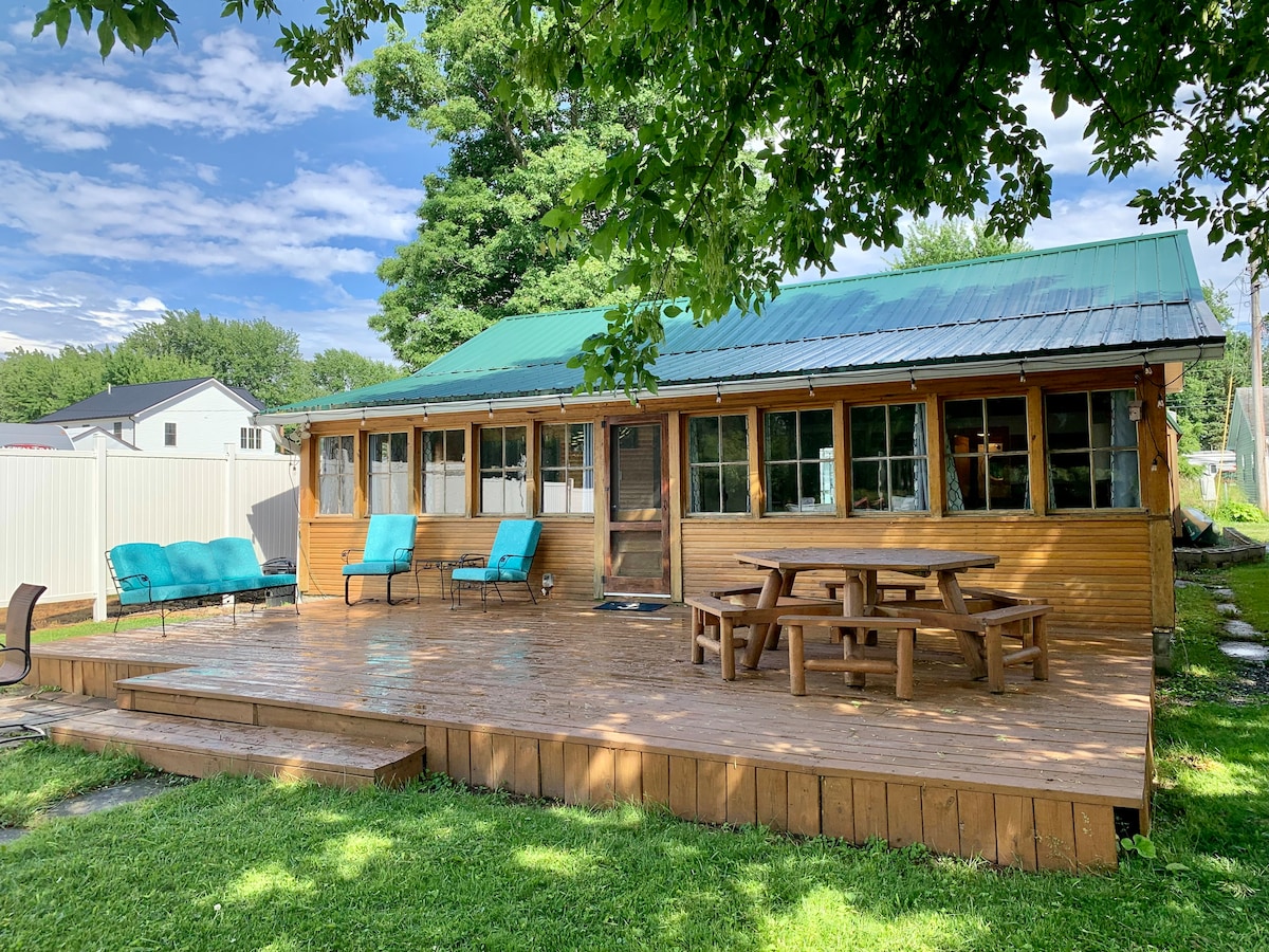 Anchor Bend Bend Bungalow on Indian Lake + Waterfront