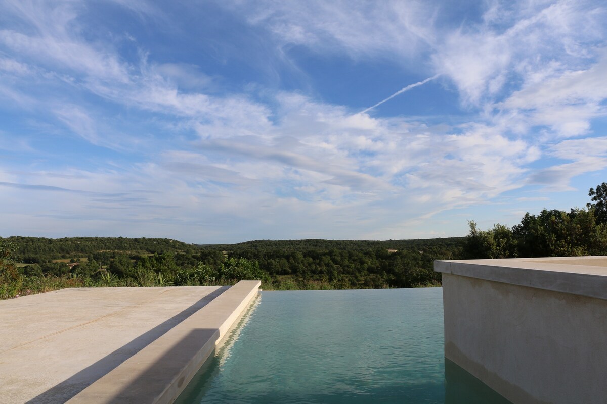 Maison 7 personnes avec piscine à débordement