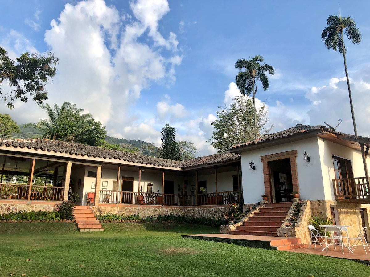 Hermosa Finca Colonial en la Buitrera,  Palmira