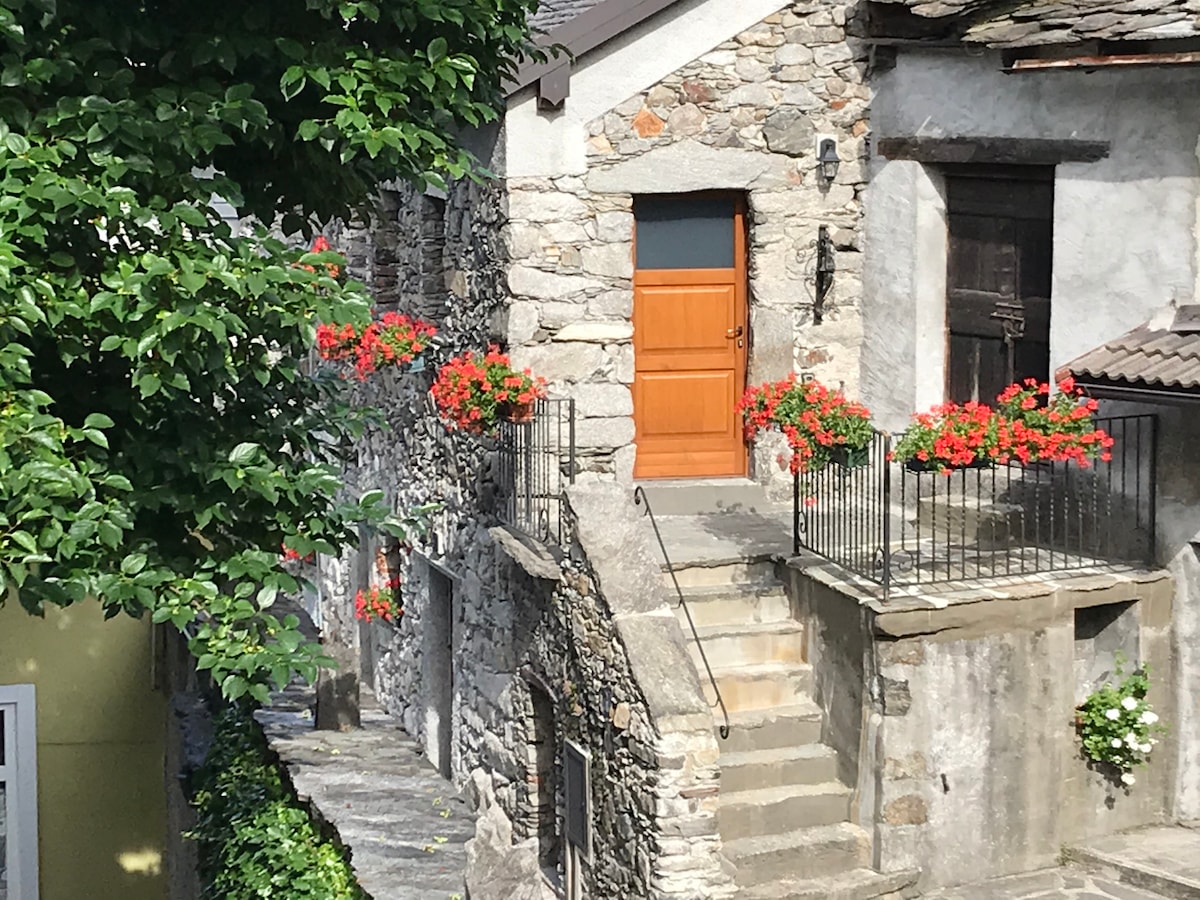 石头小屋（ Sweet Stone Cottage ）