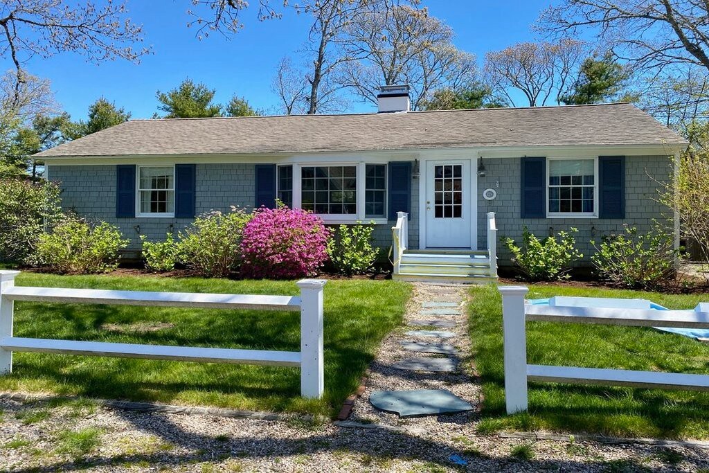 Beautifully Renovated Cape Home with Pool!