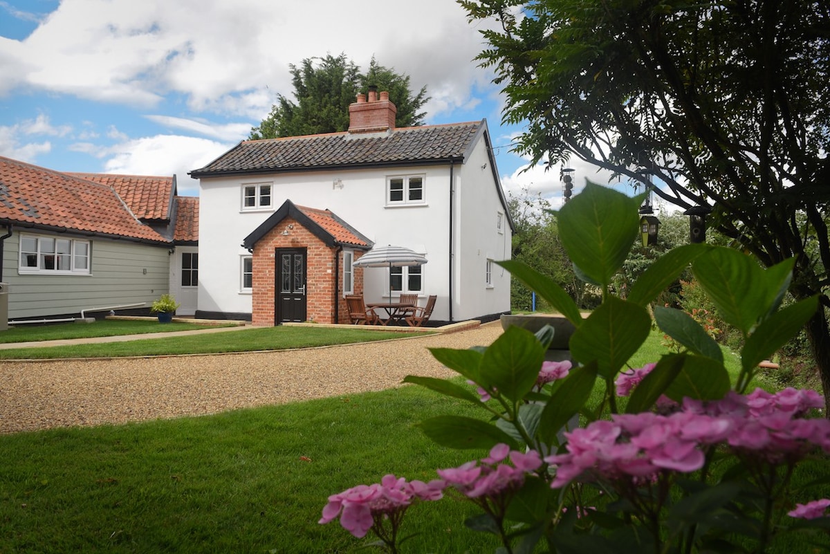 Skeetsmere Farm, a cosy cottage country retreat