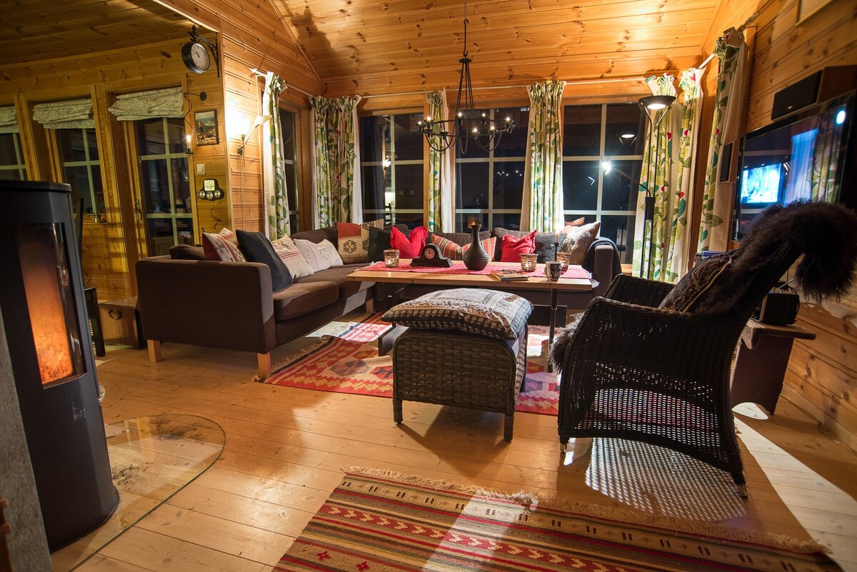 位于Sogndal县的美丽小屋，风景优美。