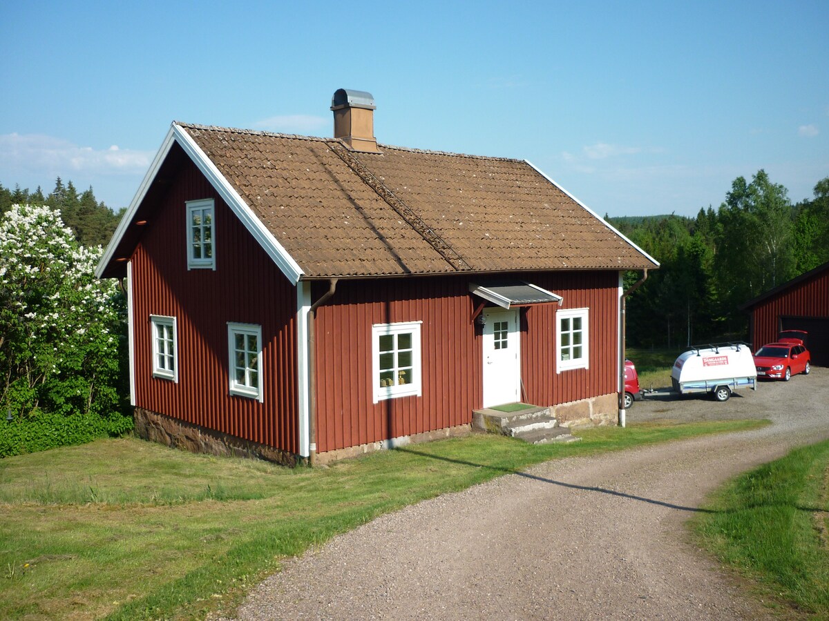 Isaberg -位于赫斯特拉附近美丽村庄的小屋
