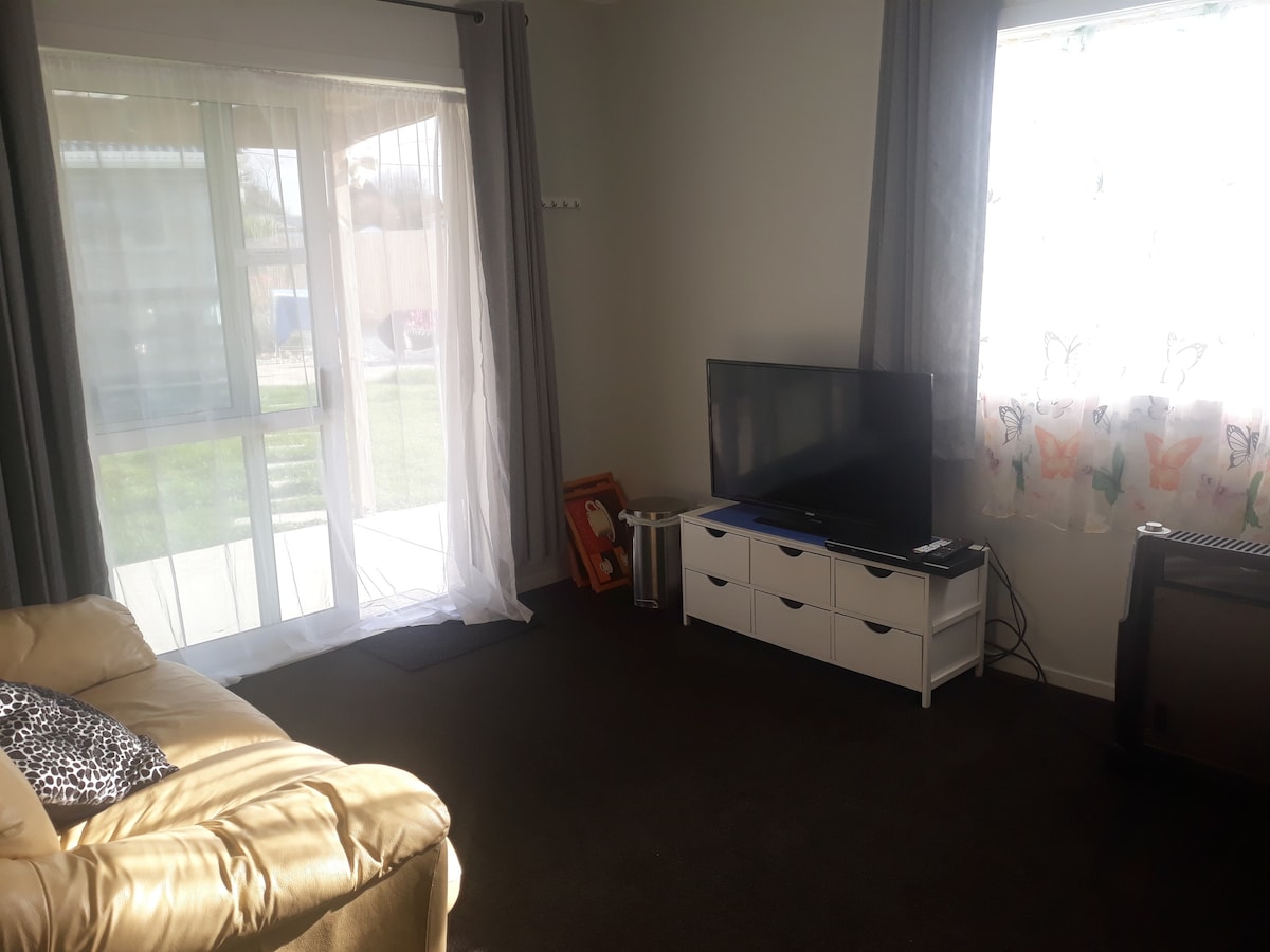 Your OWN space, close to motorway & Te Rapa
