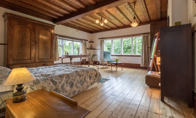 spacious double room in arts & crafts style house.