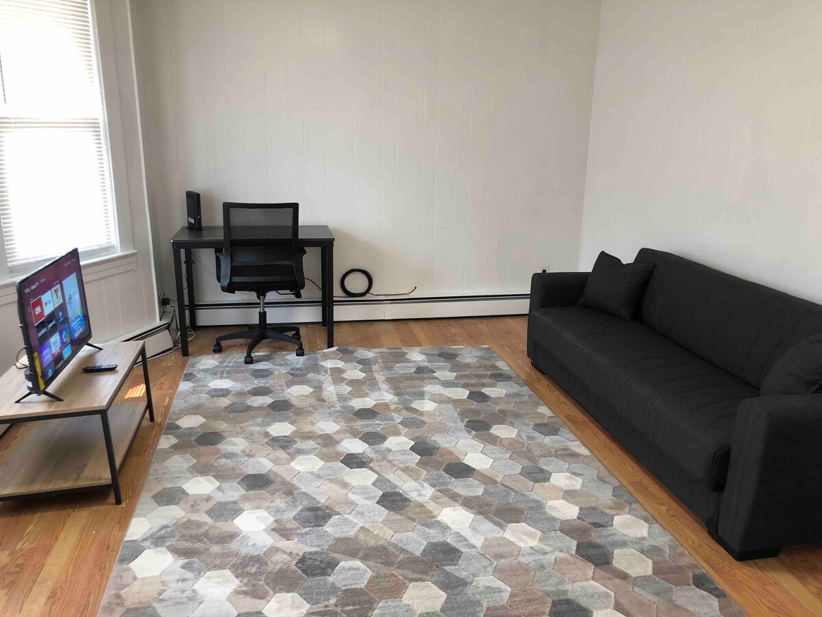 Private 2-bedroom apartment, NYC bus 5 minute walk