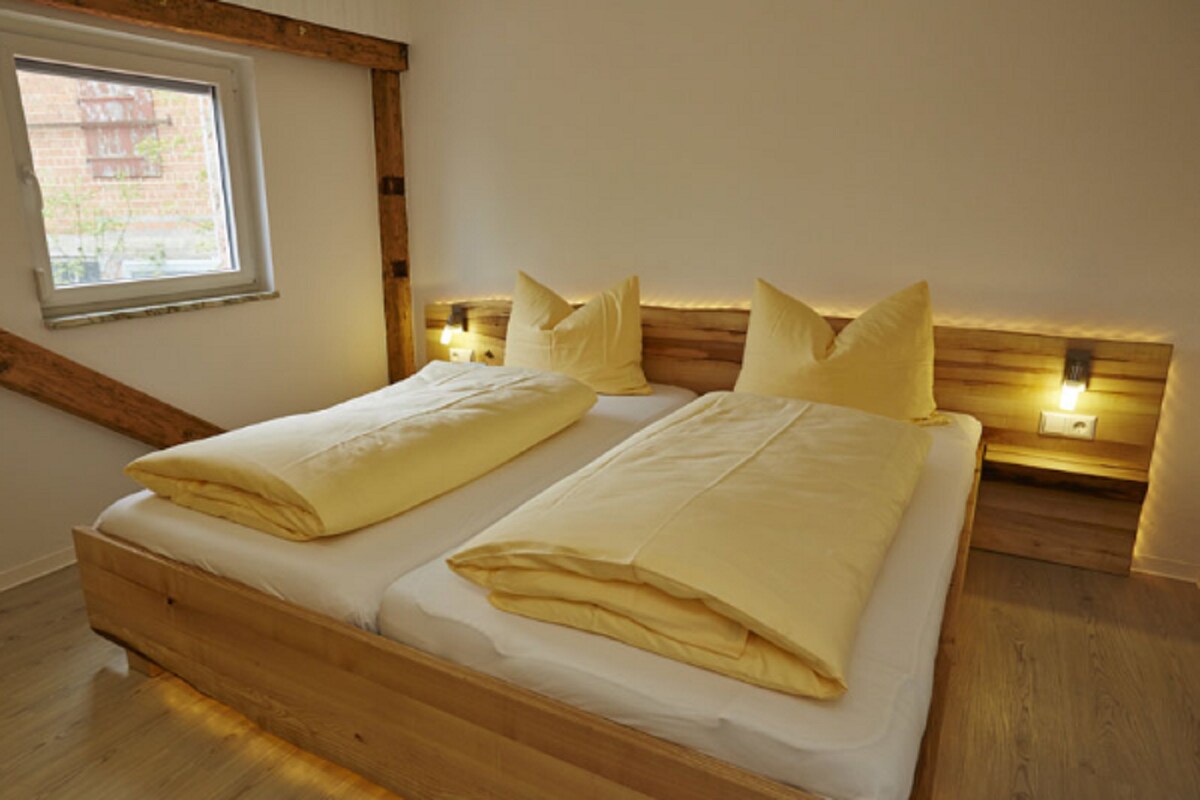 骑行农场（ Igersheim ） ， Stutenglück公寓-配有两间卧室的现代家具