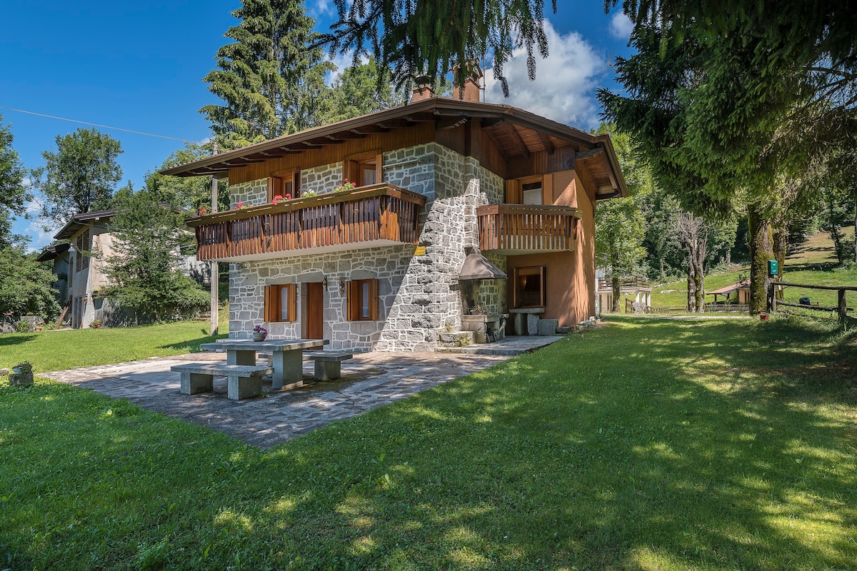 House Cuian - a traditional stone house