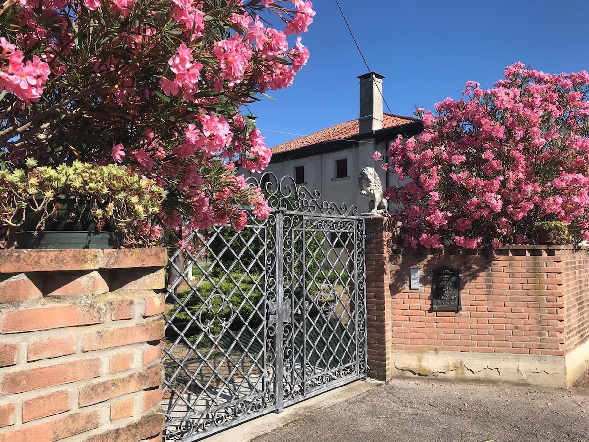 Alloggio incantevole antico con parcheggio interno