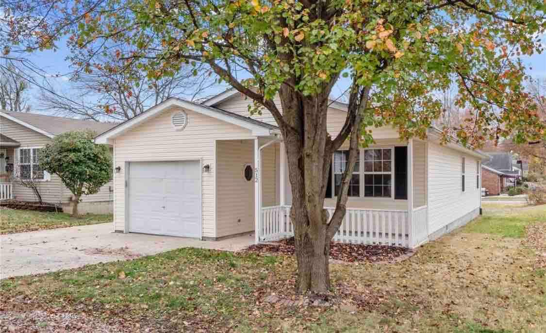 Cozy Home - Edwardsville Minutes from St. Louis