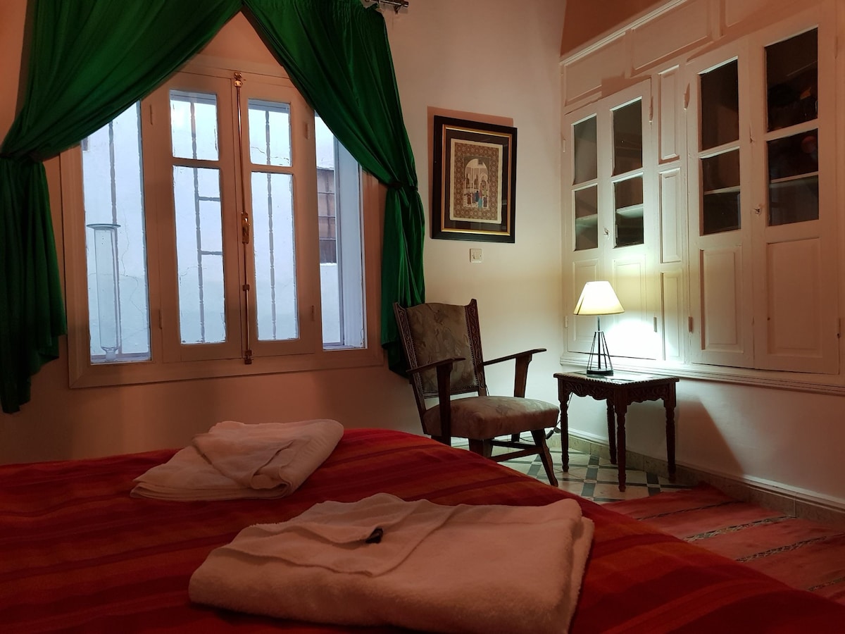 一层标准双人床客房，套房，外部窗户。