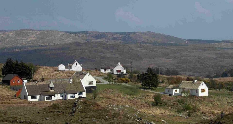 康尼马拉茅草屋（ Thatched Cottage ） ，靠近戈尔韦市（ Galway City ）