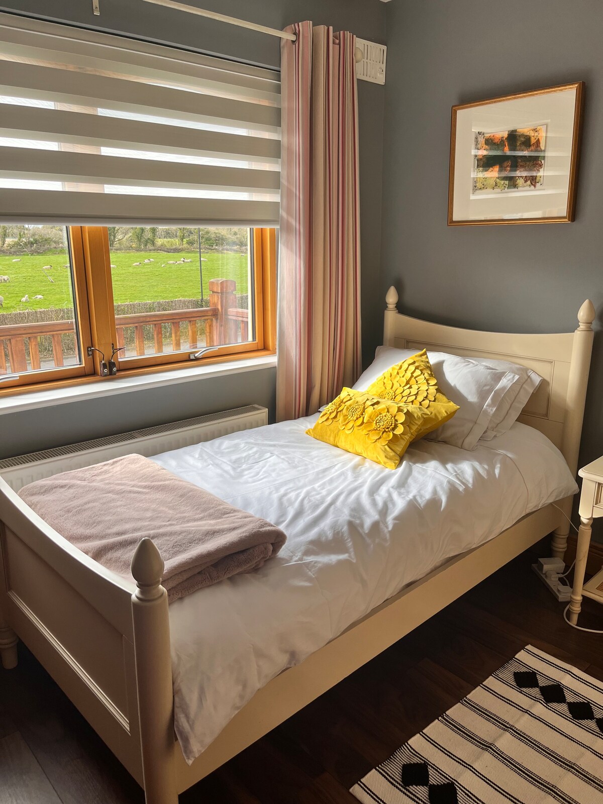 Cheerful Single Room with bathroom