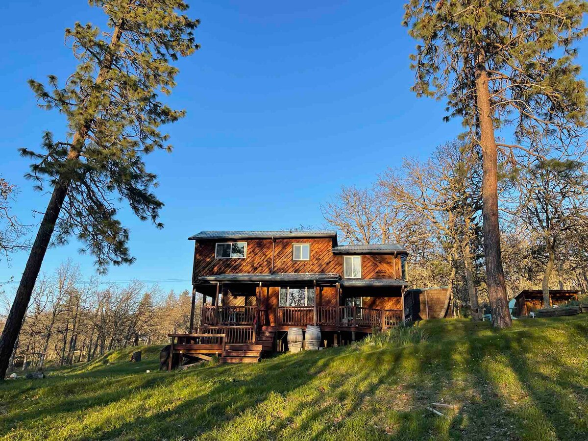 "Hygge" Mosier Hills Cabin- Explore the Gorge