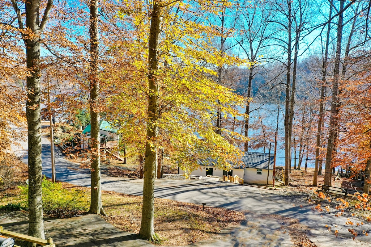 舒适的2卧室房源，位于美丽的Lake Malone对面。 距离Shady Cliff餐厅和码头不到1英里，可轻松入住6英里或不到一英里。