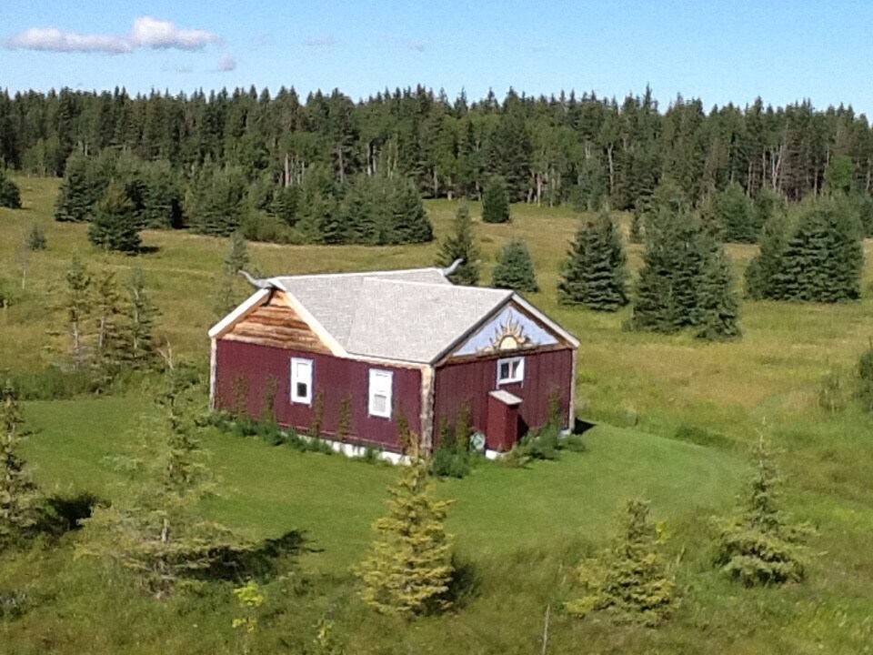 乡村小木屋，占地40英亩，靠近Riding Mountain NP