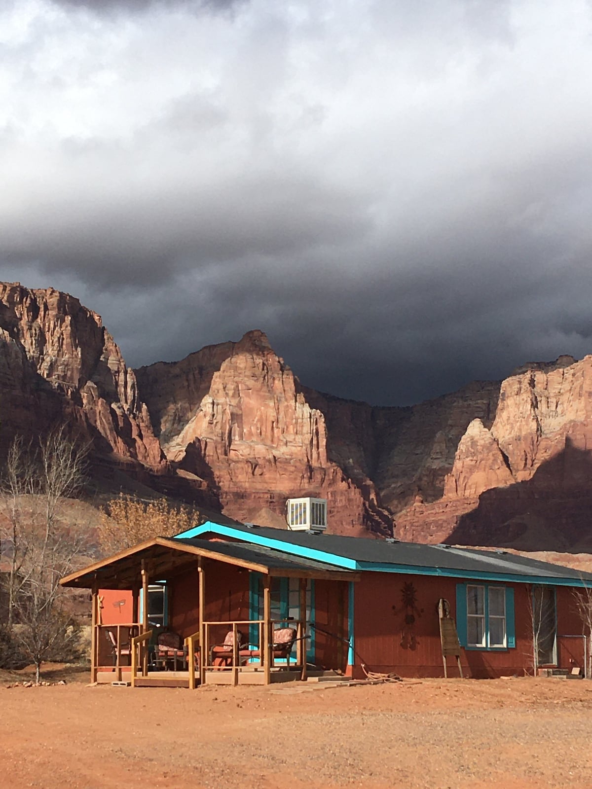 The Hopi House - Peaceful Outpost Nr Colorado River