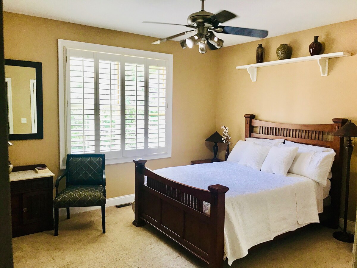 Peppermint Hill Farm, Wright Bedroom