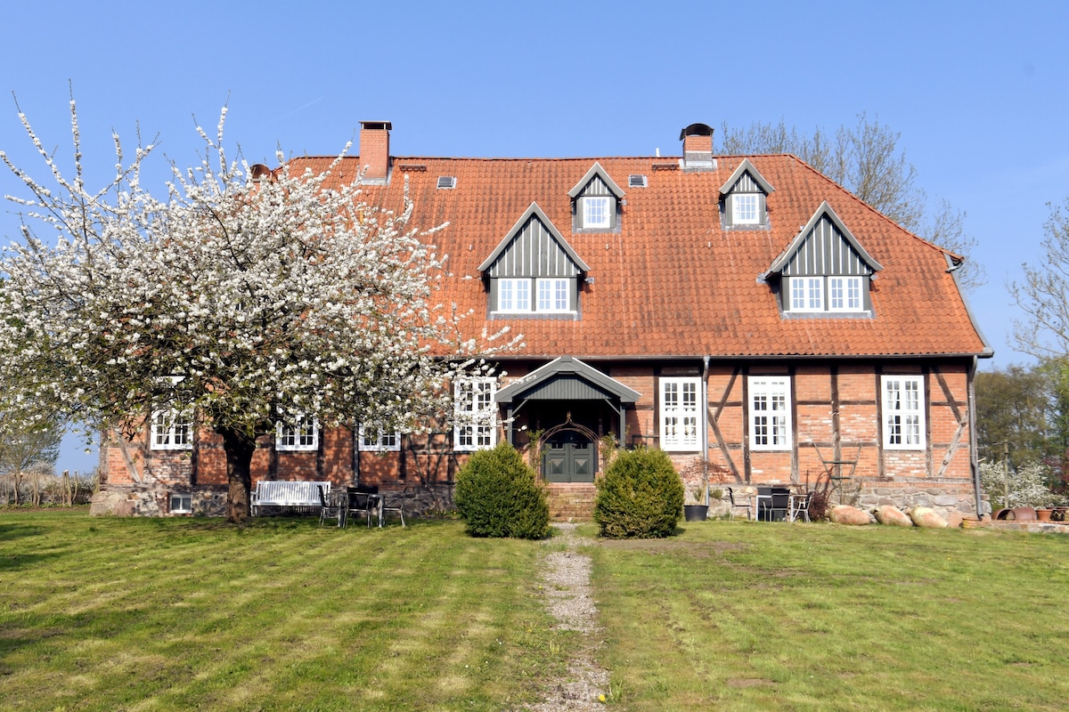 Wohnen in historischem Gutshaus 
Wohnung "Erde"