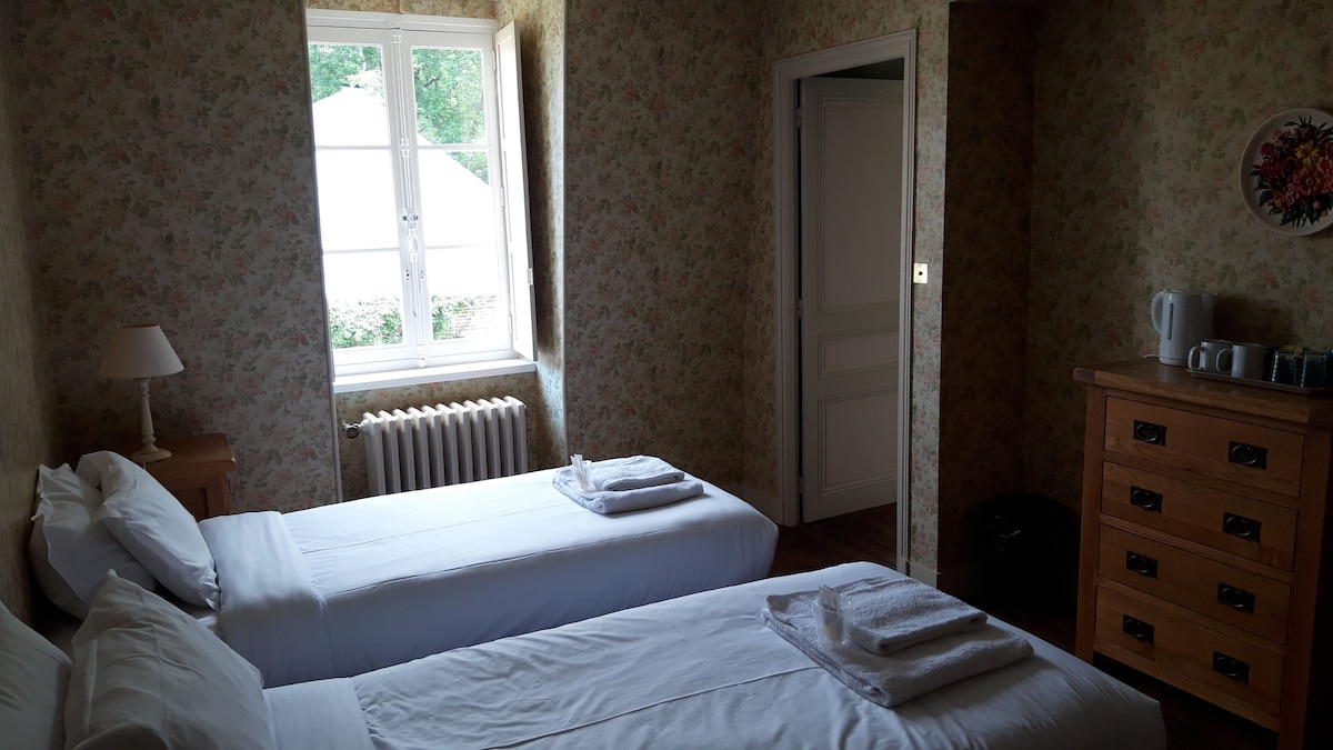 Chambre  au chateau " Amelie de laTour"