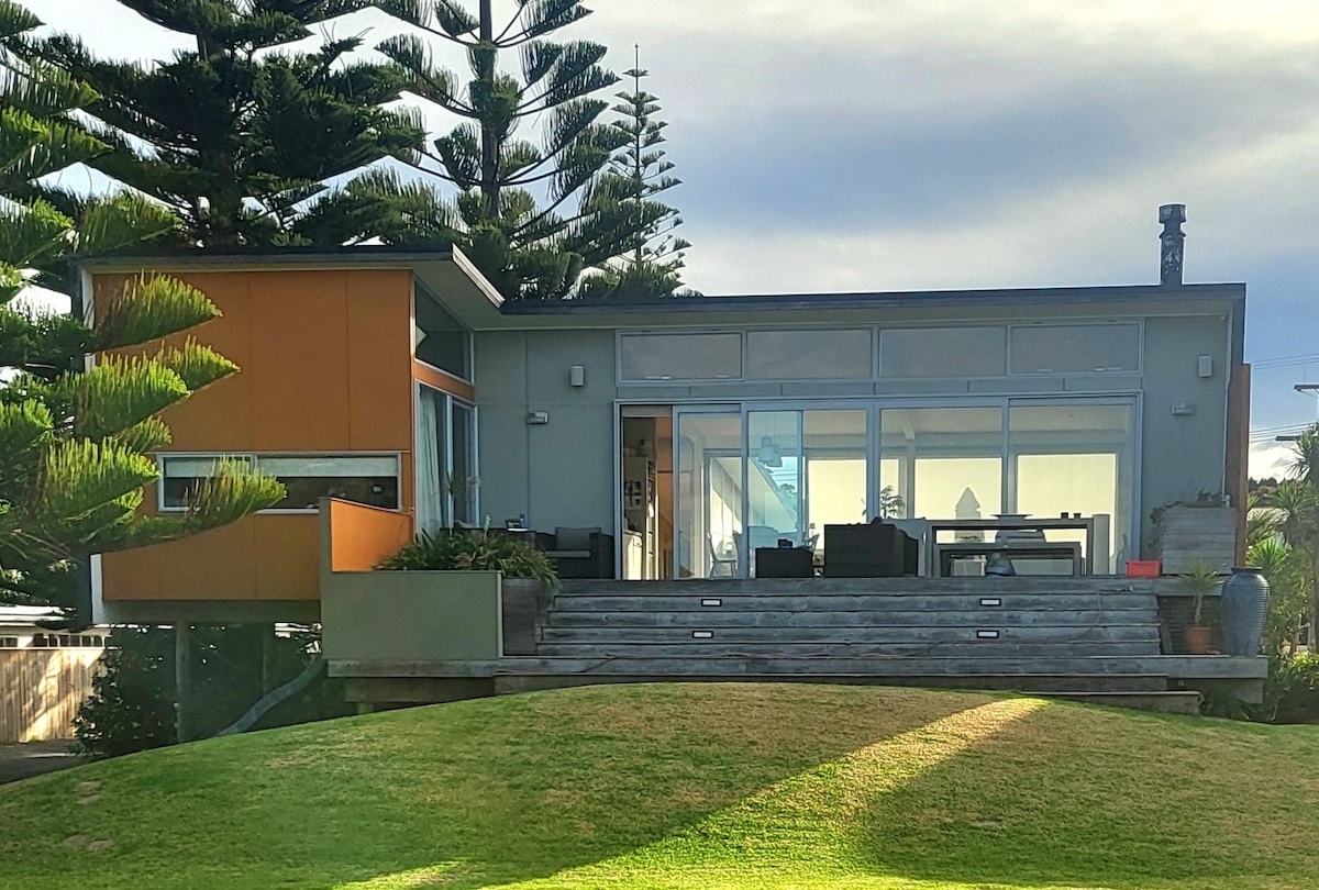 Designer house- Sun drenched absolute beach front