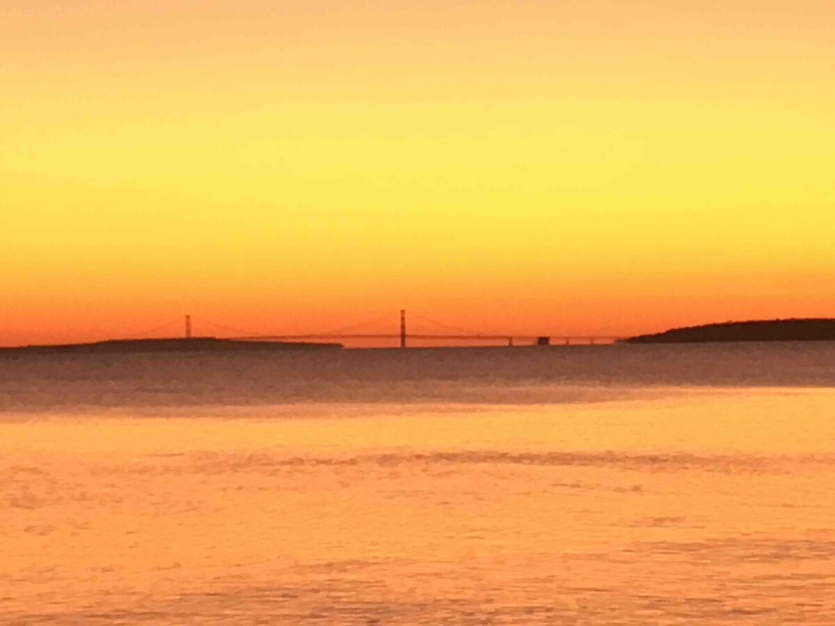 Casa Wildnerness - Mackinaw Bridge View