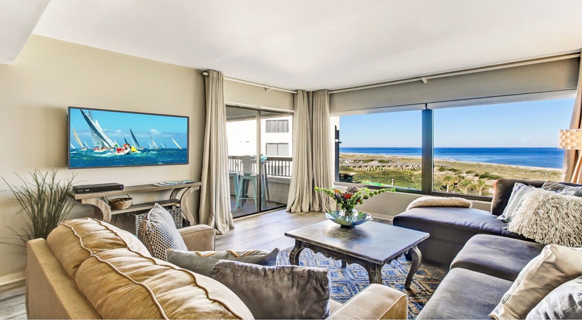 Immaculate OCEANFRONT condo steps from the Ritz!